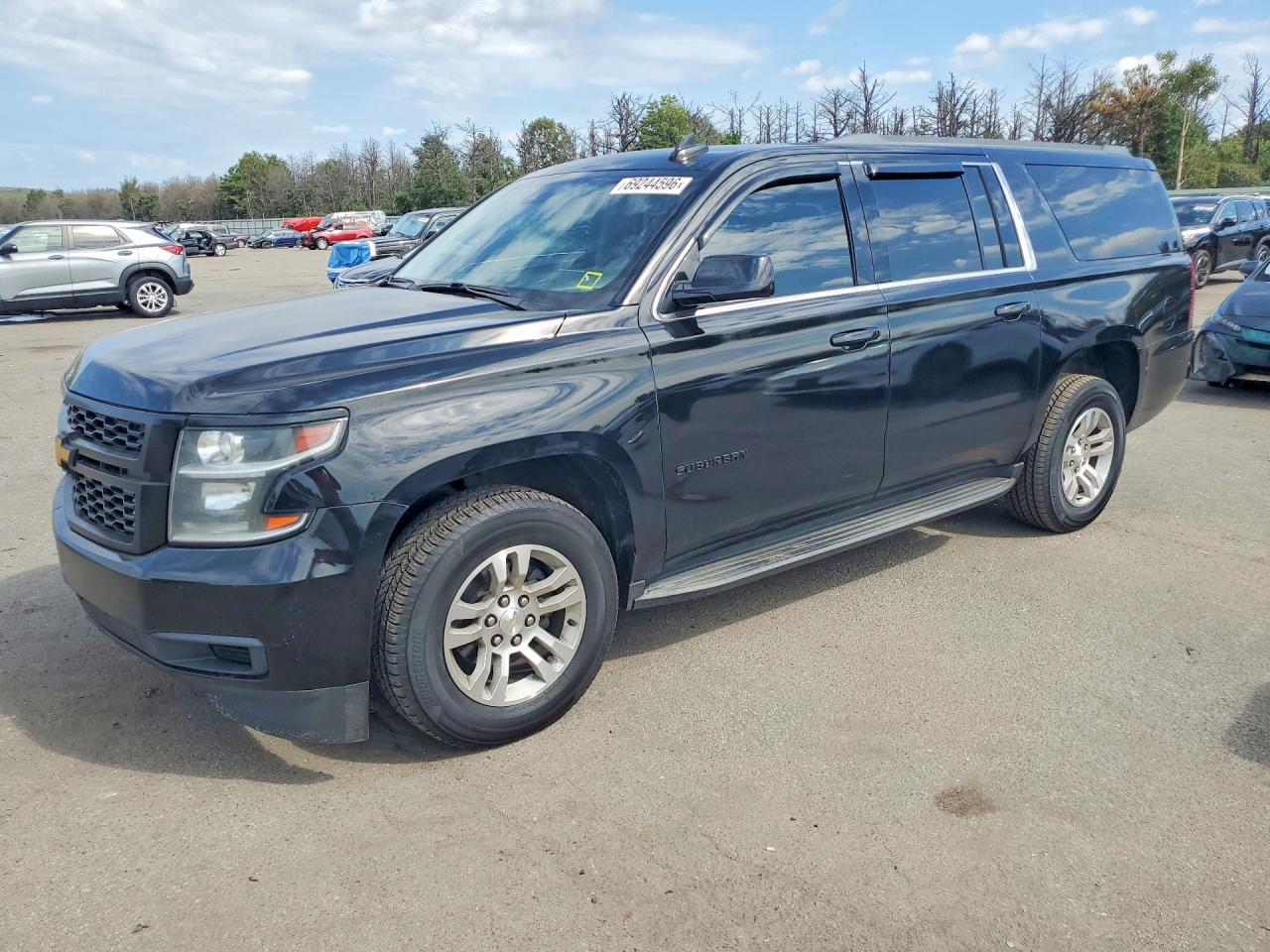 2018 CHEVROLET SUBURBAN LT — Front 3/4