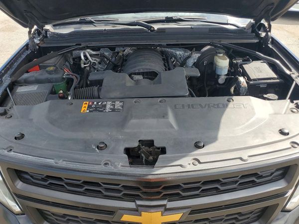 2018 CHEVROLET SUBURBAN LT — Engine bay
