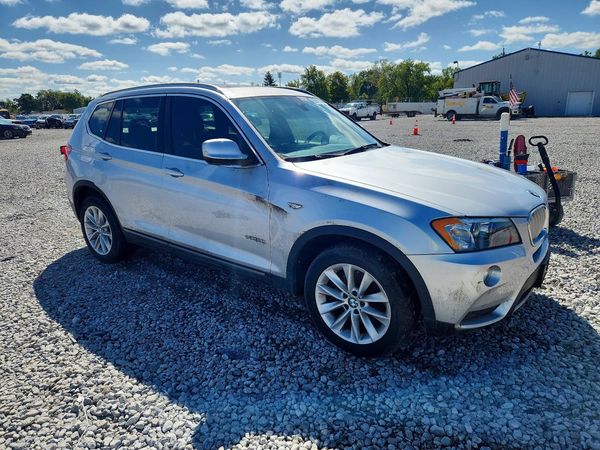 2013 BMW X3 xDrive28i — Passenger 3/4