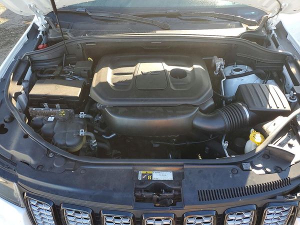 2020 JEEP CHEROKEE — Engine bay