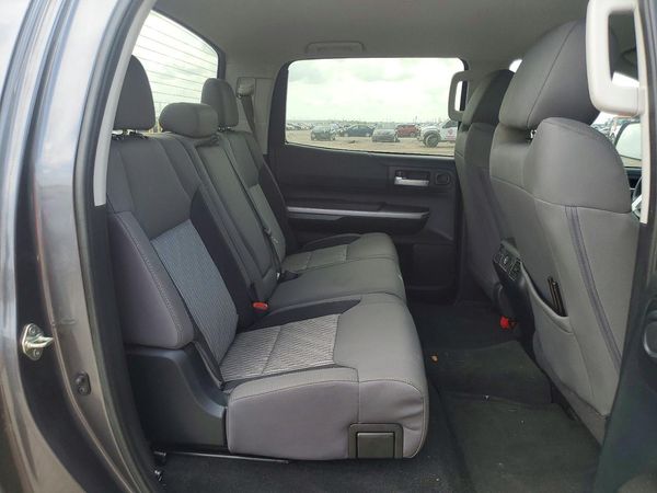 2017 TOYOTA TUNDRA SR5