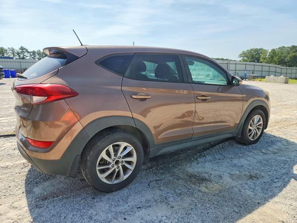 2017 HYUNDAI TUCSON SE (no options)