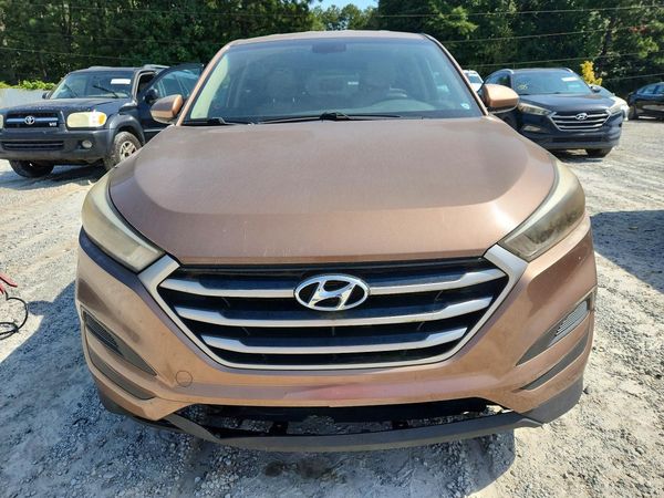 2017 HYUNDAI TUCSON SE (no options)