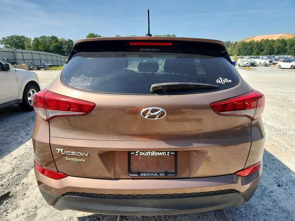 2017 HYUNDAI TUCSON SE (no options)