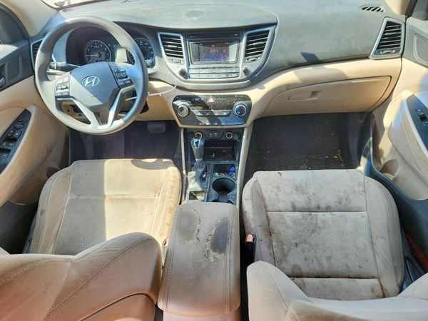 2017 HYUNDAI TUCSON SE (no options)