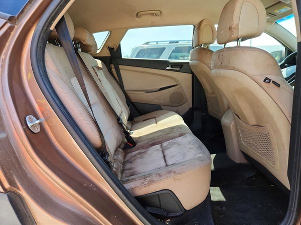 2017 HYUNDAI TUCSON SE (no options)