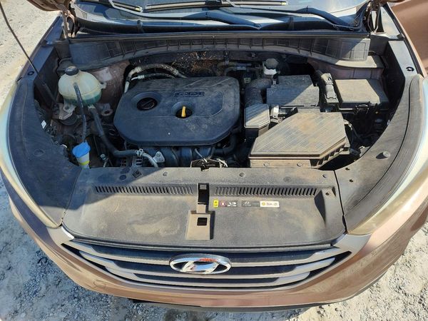 2017 HYUNDAI TUCSON SE (no options)