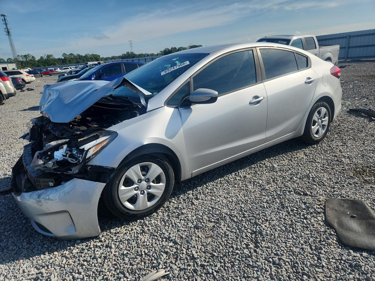2017 KIA FORTE — Front 3/4