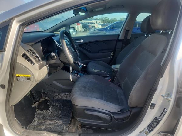 2017 KIA FORTE — DENT