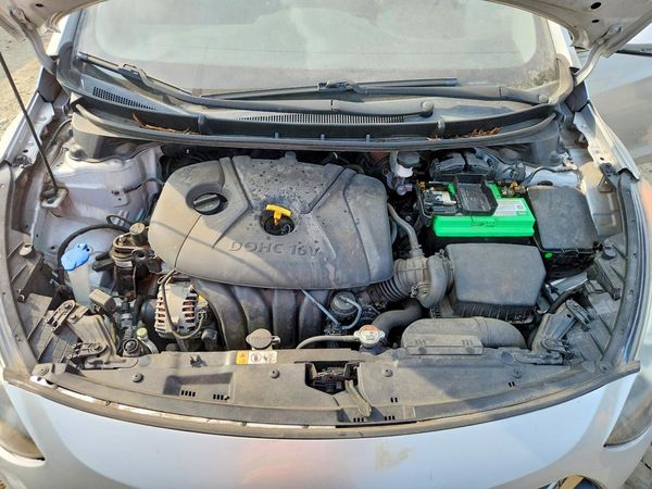 2013 HYUNDAI ELANTRA — Engine bay