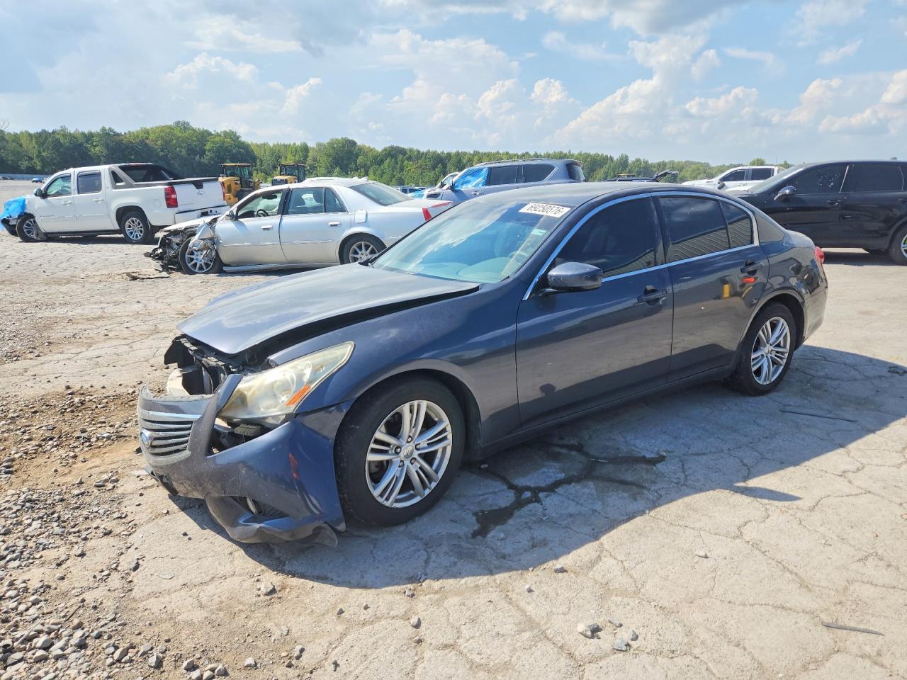 2013 INFINITI G37 — Front 3/4