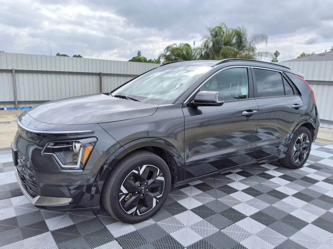 2024 KIA NIRO Wind — Front 3/4