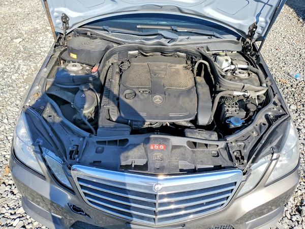 2013 MERCEDES-BENZ E-CLASS E350 4-MATIC — Engine bay