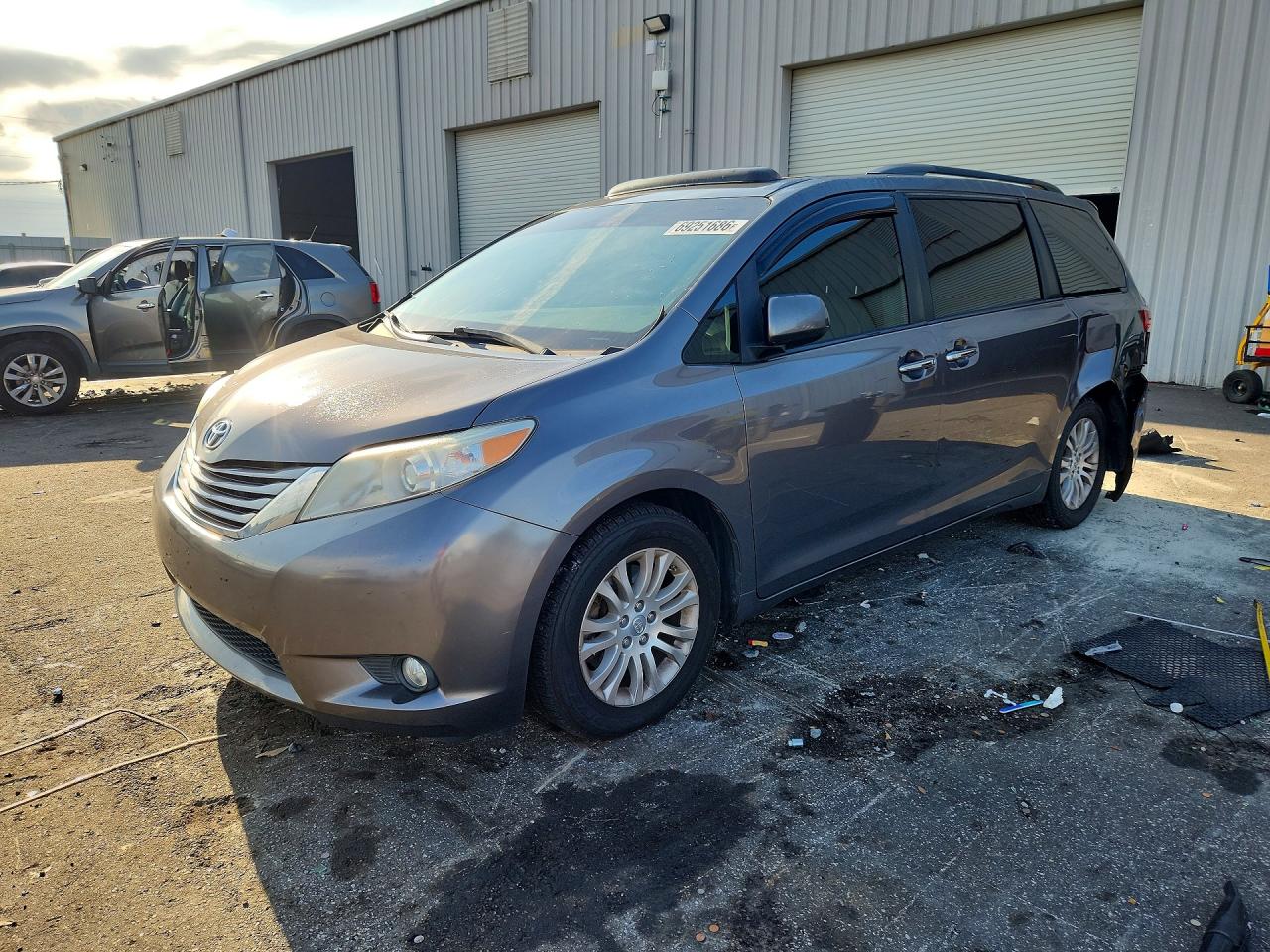2017 TOYOTA SIENNA