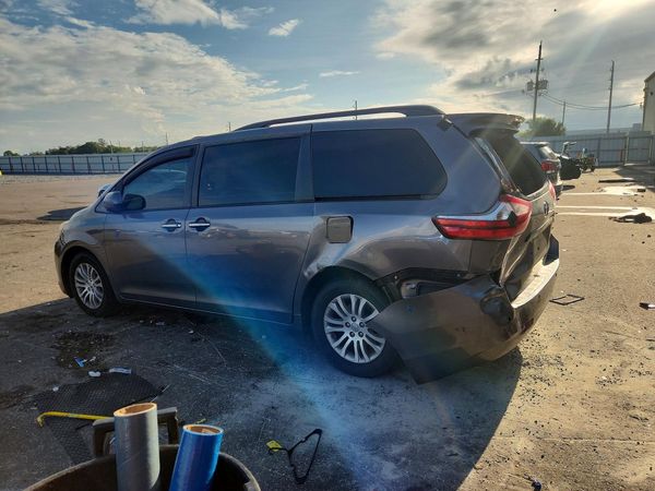 2017 TOYOTA SIENNA
