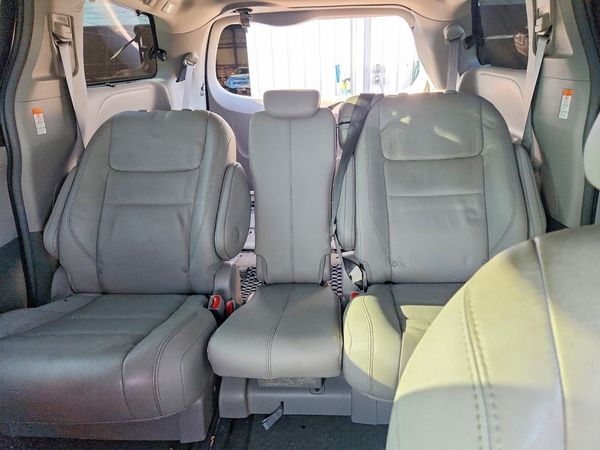 2017 TOYOTA SIENNA