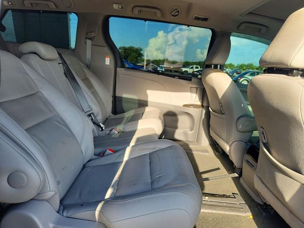 2017 TOYOTA SIENNA