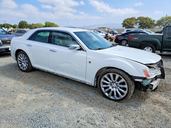 2013 CHRYSLER 300 — Passenger 3/4