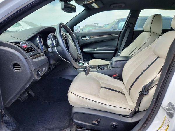 2013 CHRYSLER 300 — DENT