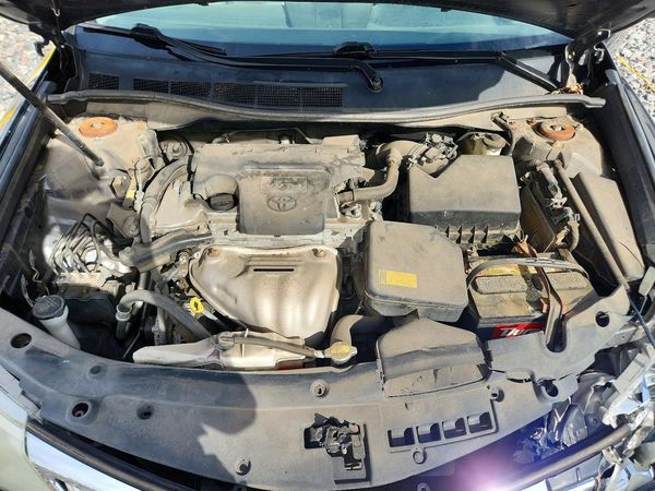 2012 TOYOTA CAMRY — Engine bay
