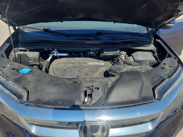 2020 HONDA PILOT — Engine bay
