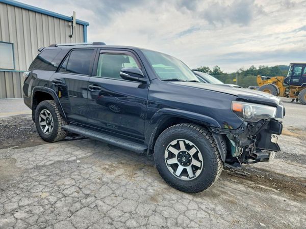 2018 TOYOTA 4RUNNER — Passenger 3/4
