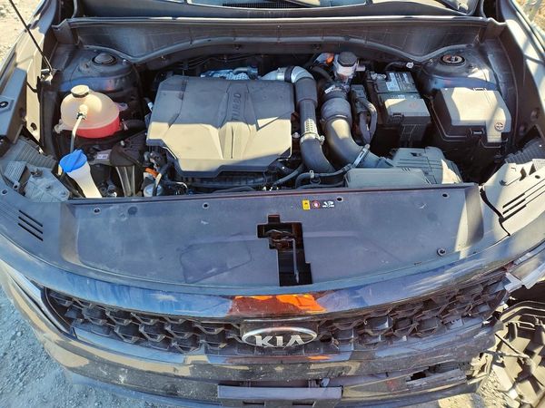 2021 KIA SORENTO — Engine bay