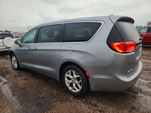2018 CHRYSLER PACIFICA — Front 3/4