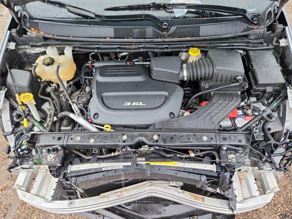 2018 CHRYSLER PACIFICA — Engine bay