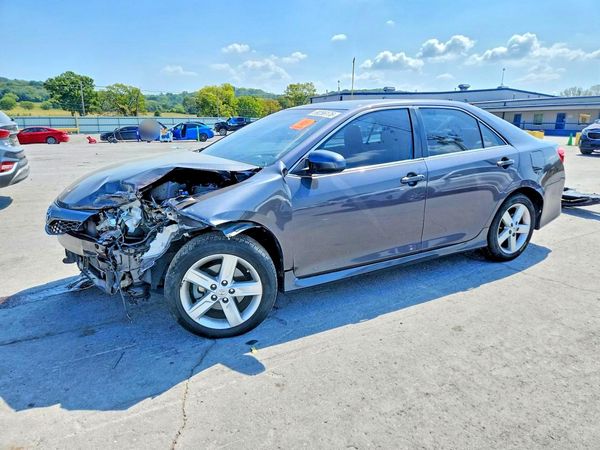 2013 TOYOTA CAMRY — Front 3/4