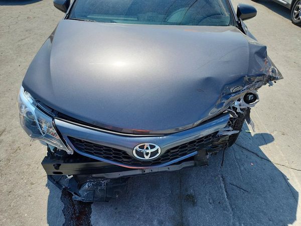 2013 TOYOTA CAMRY — Engine bay