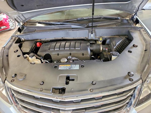 2015 CHEVROLET TRAVERSE 1LT — Engine bay