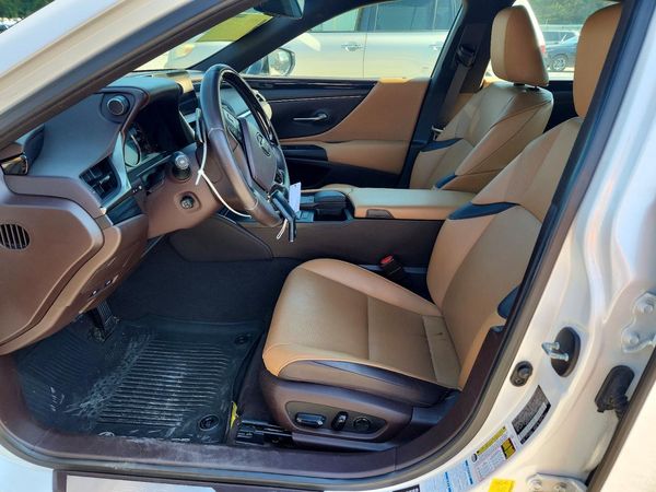 2021 LEXUS ES 250 350 Premium — DENT