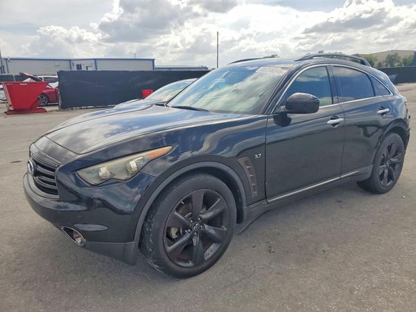 2016 INFINITI QX70 — Front 3/4