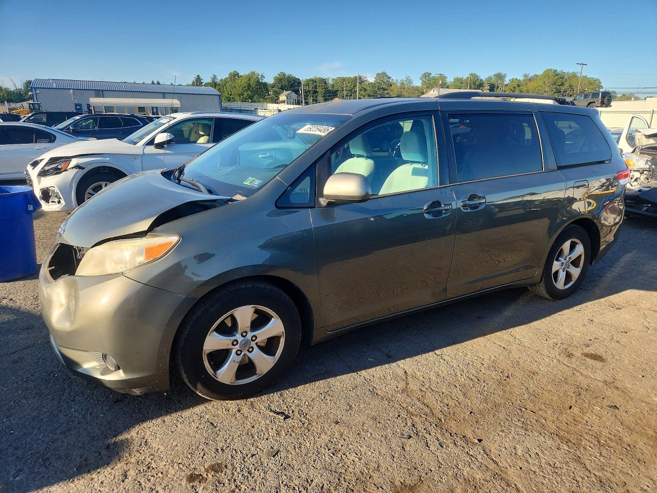 2012 TOYOTA SIENNA