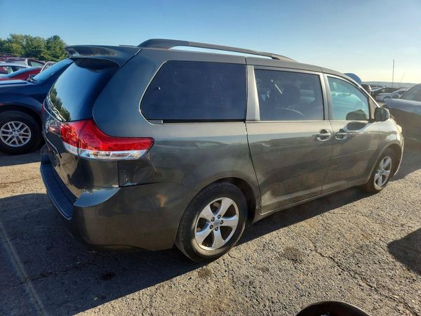 2012 TOYOTA SIENNA