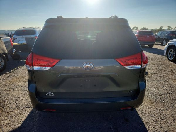 2012 TOYOTA SIENNA