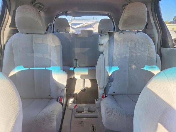 2012 TOYOTA SIENNA