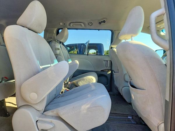 2012 TOYOTA SIENNA
