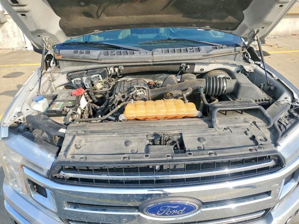 2018 FORD F150 — Engine bay
