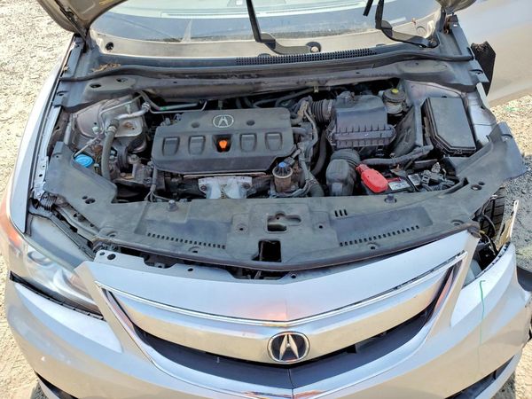 2013 ACURA ILX 20 PREMIUM — Engine bay