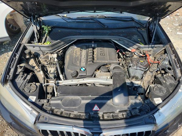 2015 BMW X6 — Engine bay
