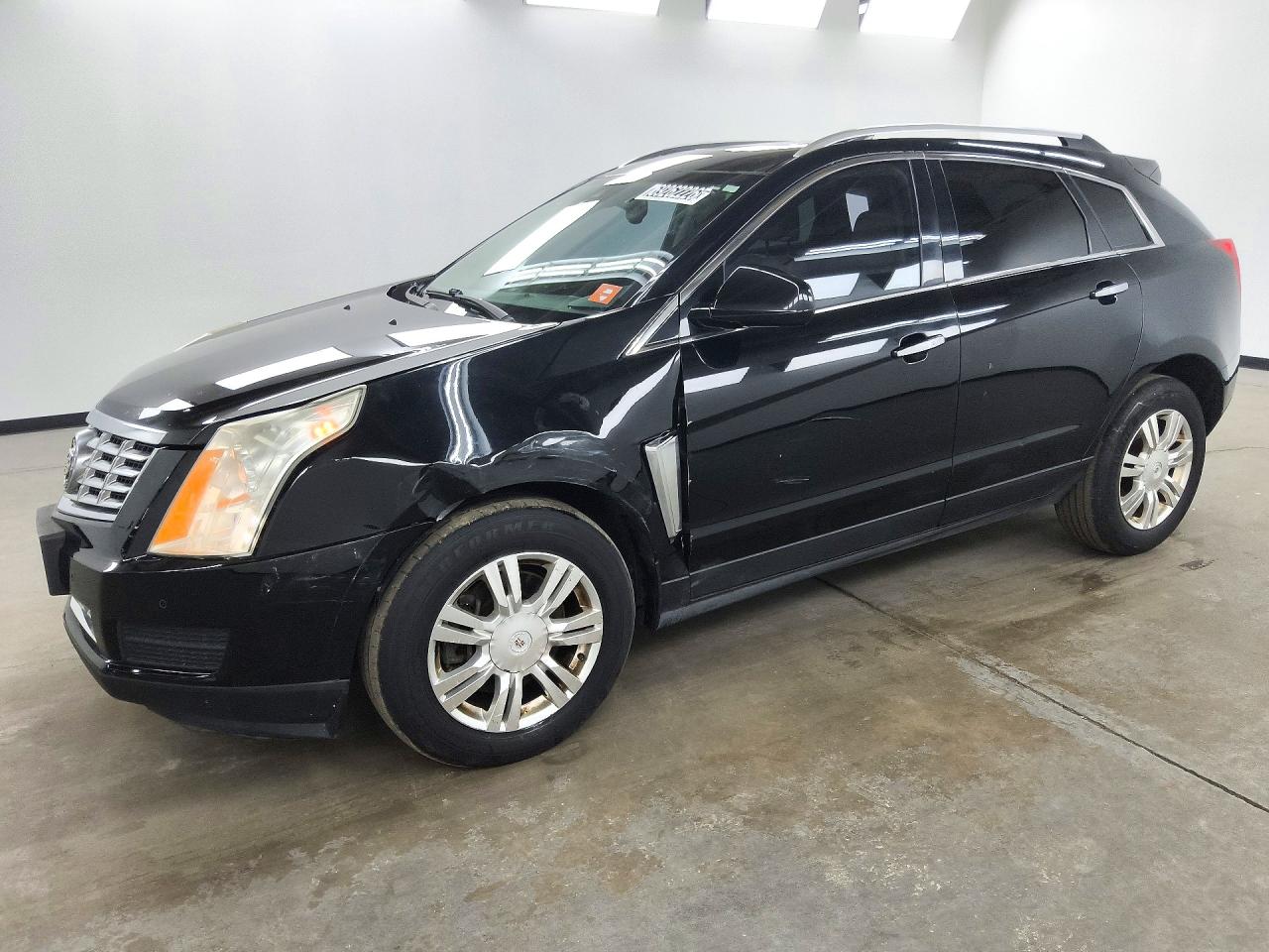 2013 CADILLAC SRX Luxury — Front 3/4