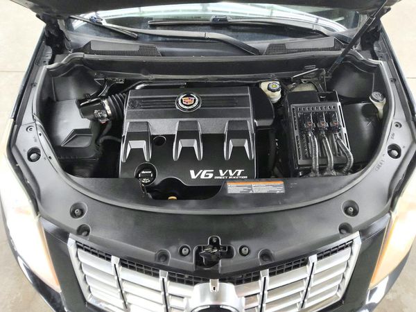 2013 CADILLAC SRX Luxury — Engine bay