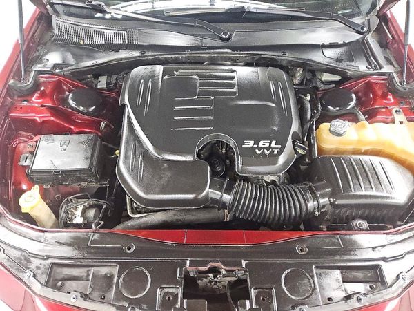 2018 CHRYSLER 300 — Engine bay