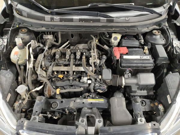 2019 NISSAN KICKS — Engine bay