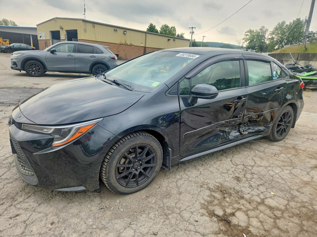 2022 TOYOTA COROLLA LE — Front 3/4