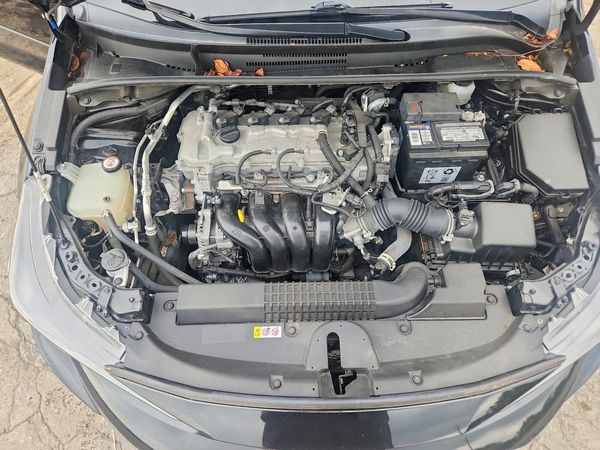 2022 TOYOTA COROLLA LE — Engine bay