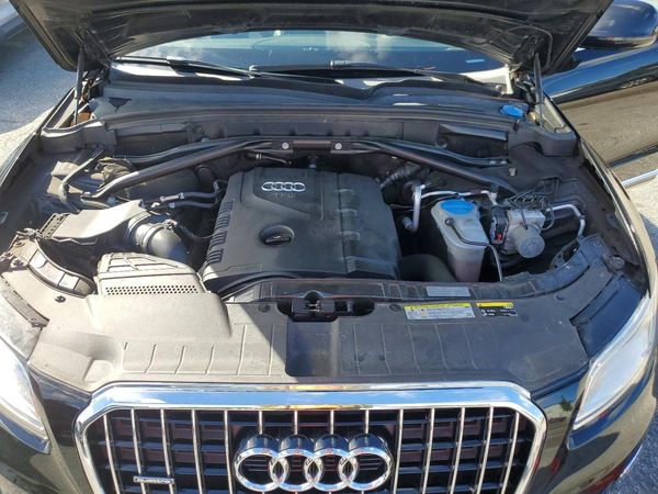 2017 AUDI Q5 quattro Premium — Engine bay