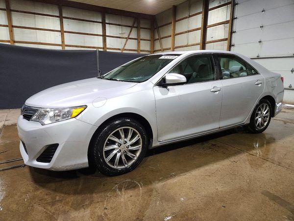 2012 TOYOTA CAMRY — Front 3/4